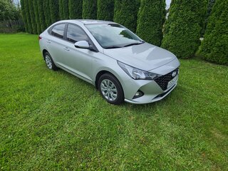 2021 Hyundai Solaris II Рестайлинг, серебристый, 1850000 рублей, вид 1