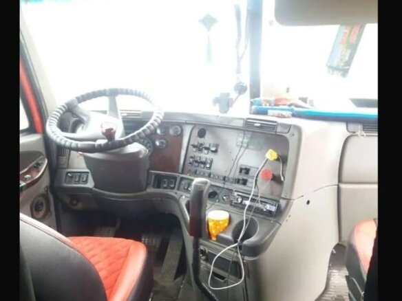 2006 Freightliner Century Class, красный, 990000 рублей - вид 21
