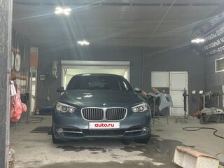 2010 BMW 5 серии Gran Turismo 535i VI (F10/F11/F07), серый, 1800000 рублей, вид 4