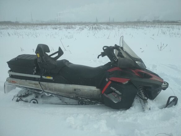 2010 BRP Ski-Doo Expedition SE 1200, красный - вид 1