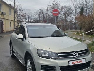 2011 Volkswagen Touareg II, серебристый, 2400000 рублей, вид 3