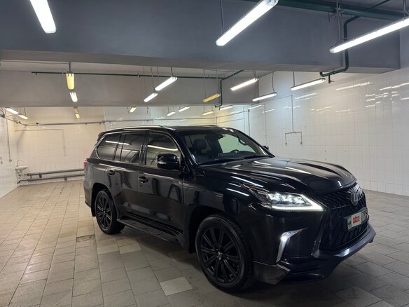 2018 Lexus LX 570 III Рестайлинг 2, чёрный, 8000000 рублей - вид 3