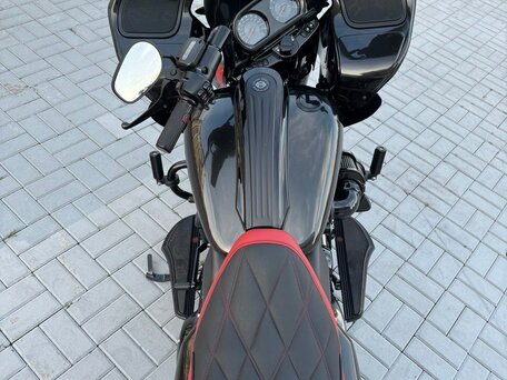 2018 Harley-Davidson CVO Road Glide, чёрный, 3600000 рублей, вид 4