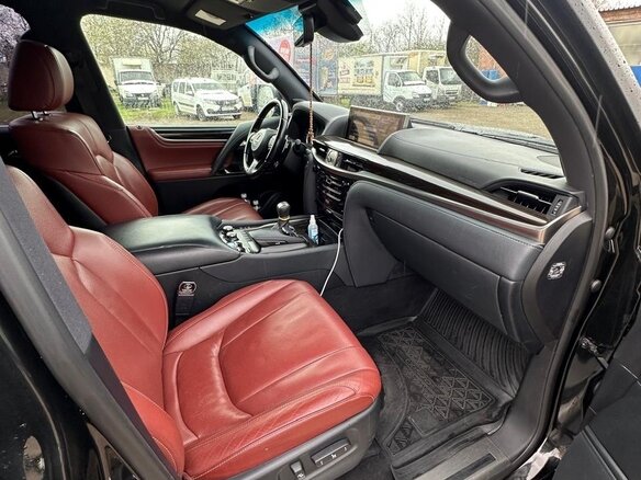 2018 Lexus LX 450d III Рестайлинг 2, чёрный, 8000000 рублей - вид 9