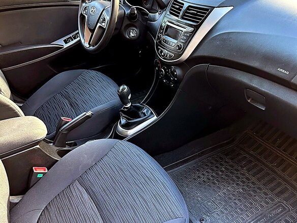 2014 Hyundai Solaris I Рестайлинг, бежевый, 859000 рублей - вид 8