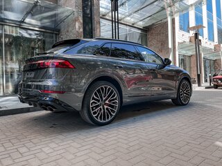 2023 Audi SQ8 I (4M) Рестайлинг, серый, 16500000 рублей, вид 3