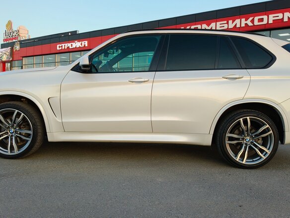 2018 BMW X5 30d III (F15), белый, 4900000 рублей - вид 6