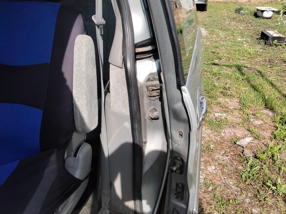 2004 Kia Carnival I Рестайлинг, серебристый, 330000 рублей - вид 20