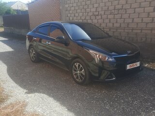 2021 Kia Rio IV Рестайлинг, чёрный, 1870000 рублей, вид 4
