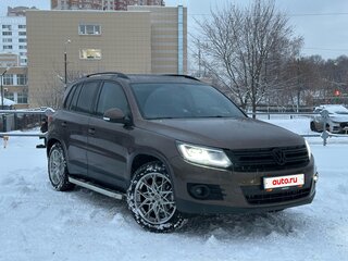 2015 Volkswagen Tiguan I Рестайлинг, коричневый, 1600000 рублей, вид 3