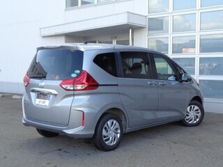 2019 Honda Freed II Рестайлинг, серебристый, 1200000 рублей, вид 3