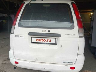 2000 Toyota Town Ace Noah III, белый, 680000 рублей, вид 2