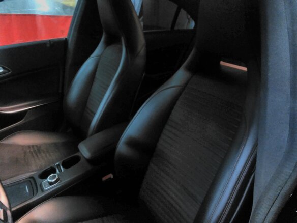 2013 Mercedes-Benz CLA 180 I (C117, X117), чёрный - вид 1