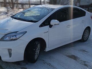 2012 Toyota Prius III Рестайлинг (XW30), белый, 1000000 рублей, вид 4