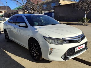 2016 Toyota Camry VII (XV50) Рестайлинг, белый, 2000000 рублей, вид 4