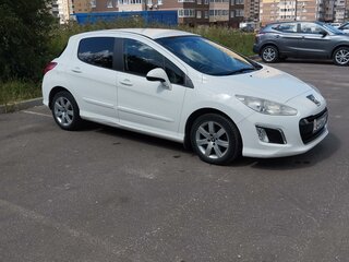 2011 Peugeot 308 I Рестайлинг, белый, 400000 рублей, вид 4