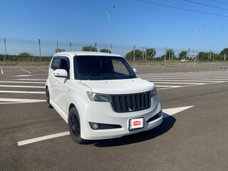 2009 Toyota bB II Рестайлинг, белый, 590000 рублей, вид 1