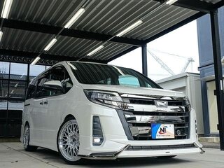 2018 Toyota Noah III (R80) Рестайлинг, белый, 1500010 рублей, вид 4