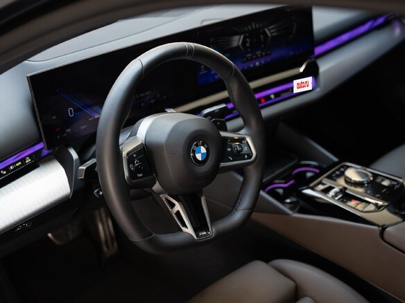 2026 BMW 5 серии 530i xDrive VIII (G60/G61/G68), чёрный, 6500000 рублей - вид 6