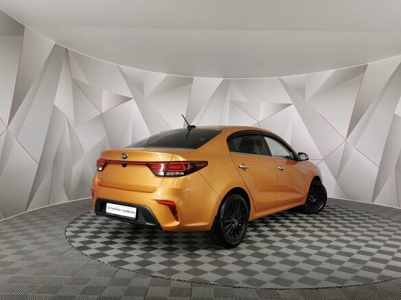 2017 Kia Rio IV, оранжевый, 1355150 рублей - вид 1