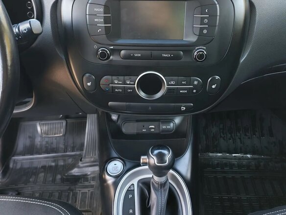 2018 Kia Soul II Рестайлинг, серебристый, 1450000 рублей - вид 13