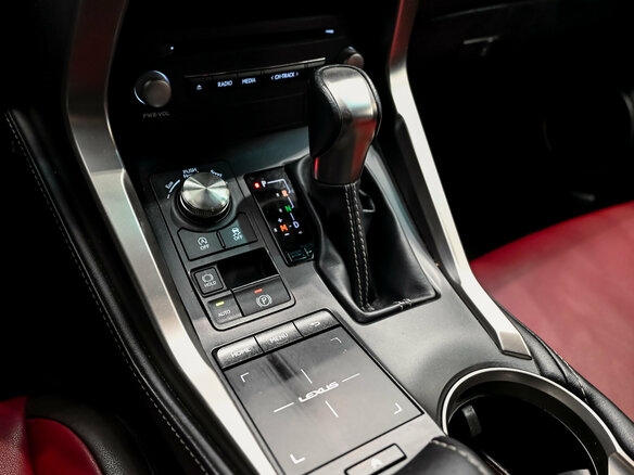 2019 Lexus NX 200 I Рестайлинг, белый, 3650000 рублей - вид 17