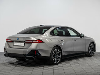 2025 BMW 5 серии 520d xDrive VIII (G60/G61/G68), серый, 8850000 рублей, вид 2