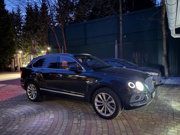 2016 Bentley Bentayga I, зелёный, 9700000 рублей - вид 2