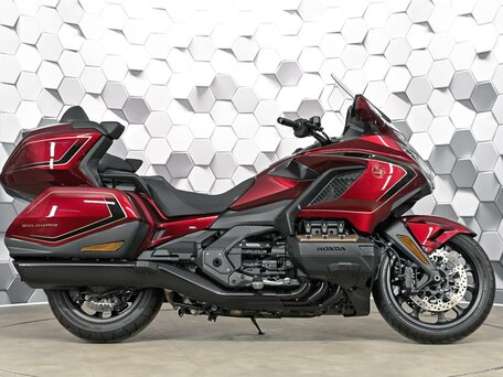 2025 Honda GL 1800 Gold Wing, красный, 3599000 рублей, вид 3