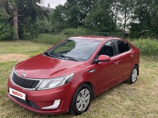 2013 Kia Rio 5-speed III, красный, 680000 рублей, вид 4