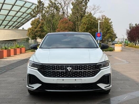 2023 Volkswagen Lavida III Рестайлинг, белый - вид 1