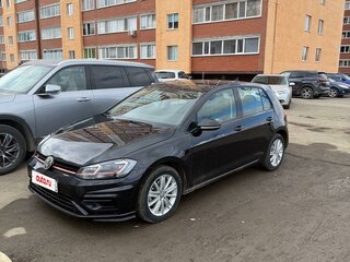 2017 Volkswagen Golf VII Рестайлинг, чёрный, 1800000 рублей, вид 2