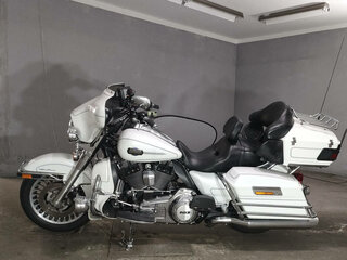 2011 Harley-Davidson Electra Glide, белый, 925000 рублей, вид 2