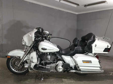 2011 Harley-Davidson Electra Glide, белый, 925000 рублей, вид 2