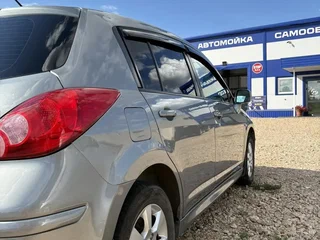 2010 Nissan Tiida I Рестайлинг, серый, 850000 рублей, вид 1