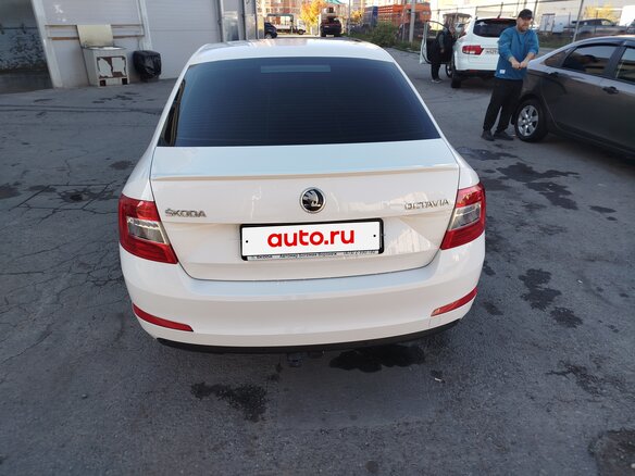 2014 Skoda Octavia III (A7), белый, 1400000 рублей - вид 2