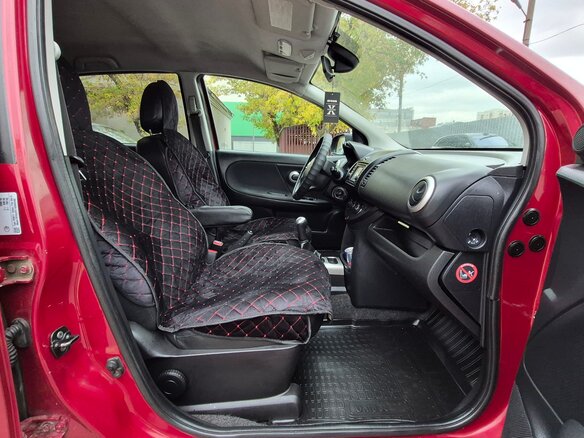 2013 Nissan Note I Рестайлинг, красный, 460000 рублей - вид 9