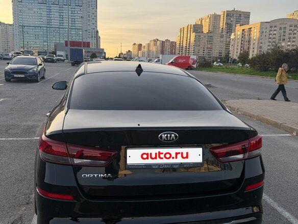 2018 Kia Optima IV Рестайлинг, чёрный, 2100000 рублей - вид 4