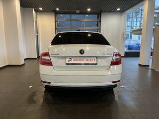 2017 Skoda Octavia III (A7) Рестайлинг, белый, 1525000 рублей, вид 4