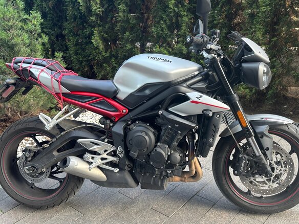 2018 Triumph Street Triple, серый, 700000 рублей - вид 2