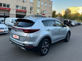 2019 Kia Sportage IV Рестайлинг, серебристый, 1845000 рублей, вид 3