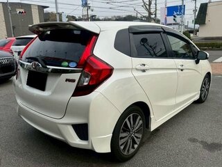 2019 Honda Fit III Рестайлинг, белый, 874000 рублей, вид 4
