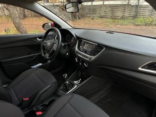 2018 Hyundai Solaris II, красный, 890000 рублей, вид 4