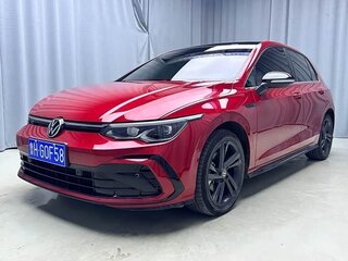 2023 Volkswagen Golf VIII, красный, 1555000 рублей, вид 2