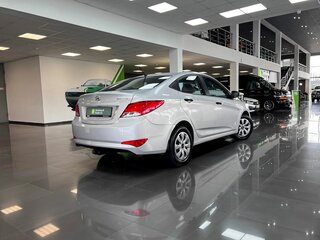 2015 Hyundai Solaris I Рестайлинг, серебристый, 1090000 рублей, вид 2