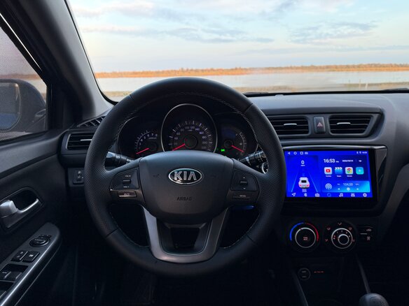 2013 Kia Rio 5-speed III, синий, 900000 рублей - вид 26
