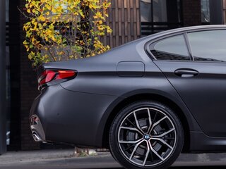 2020 BMW 5 серии 520d xDrive VII (G30/G31/G38) Рестайлинг, серый, 3830000 рублей, вид 5