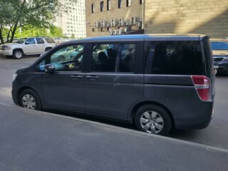 2014 Honda Stepwgn IV Рестайлинг, серый, 1300000 рублей, вид 4