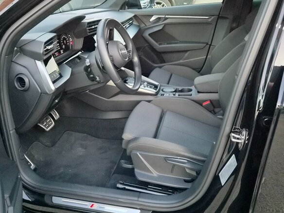 2021 Audi A3 Sportback 35 TFSI IV (8Y), чёрный, 2970000 рублей - вид 6