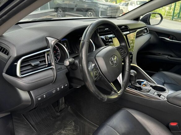 2021 Toyota Camry VIII (XV70), чёрный, 2335000 рублей - вид 9